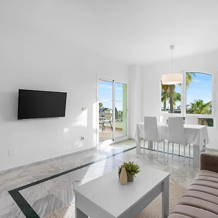 Frontline Golf 2-bedroom With Sea And Lake View Sitio de Calahonda