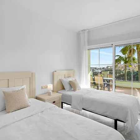 Frontline Golf 2-bedroom With Sea And Lake View