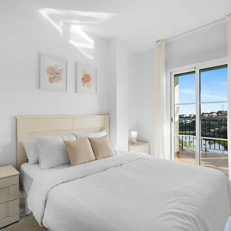 Apartment Frontline Golf 2-bedroom With Sea And Lake View