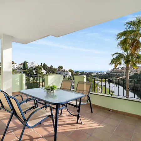 Frontline Golf 2-bedroom With Sea And Lake View * Sitio de Calahonda