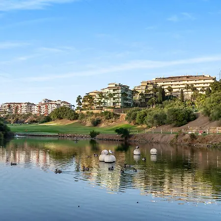 Apartment Frontline Golf 2-bedroom With Sea And Lake View Sitio de Calahonda
