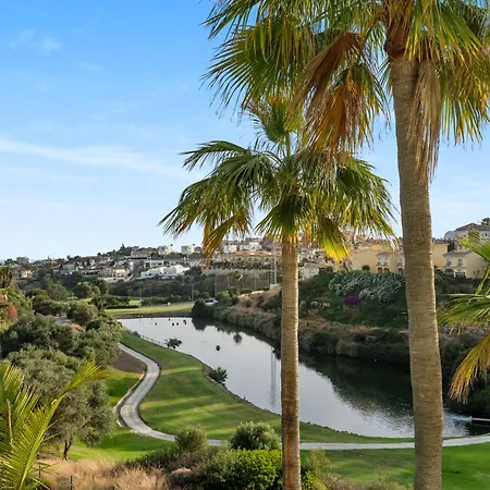 Frontline Golf 2-bedroom With Sea And Lake View Sitio de Calahonda